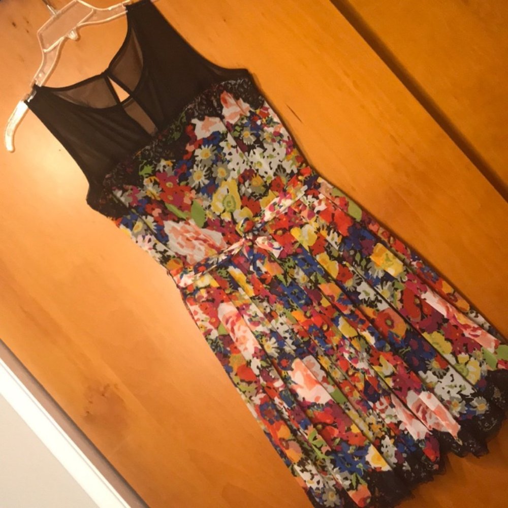 BETSEY JOHNSON FLORAL LACE DETAIL DRESS